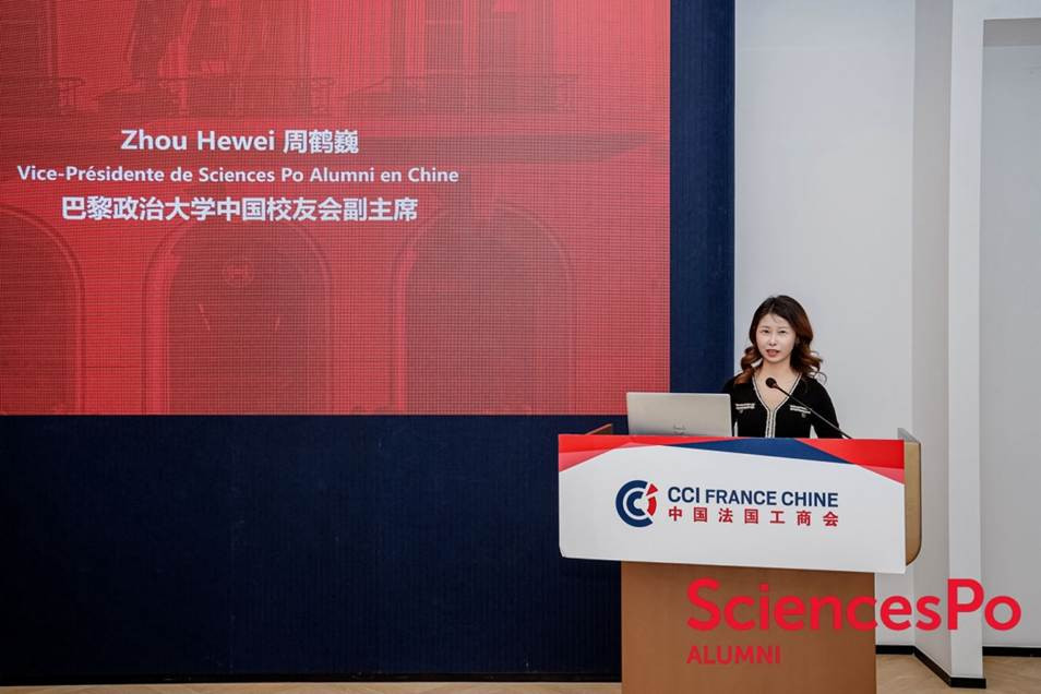 A person standing at a podium
AI-generated content may be incorrect.