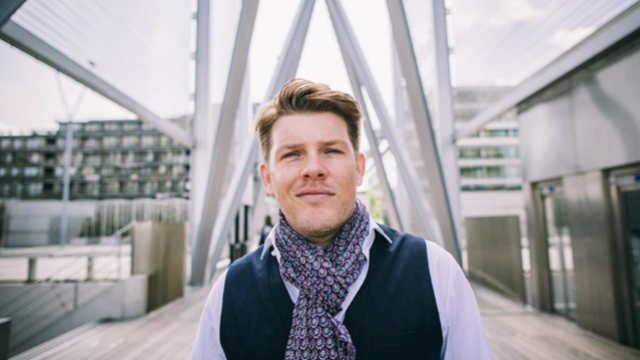 Aux Premières Loges avec : Stanislas de Barbeyrac, Ténor et porte-parole d’UNiSSON